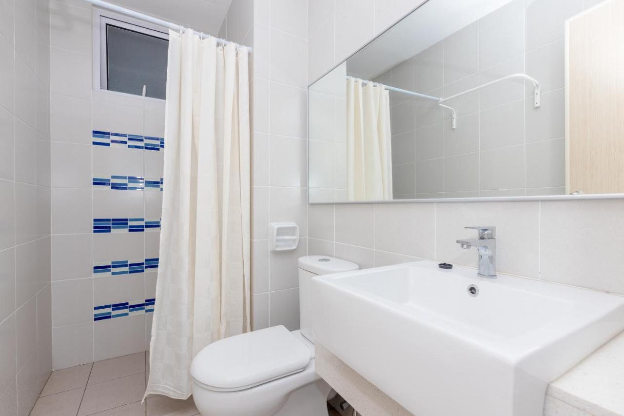 White Lagom Scandinavian House, By Sanguine Apartment Tanjung Tokong Екстериор снимка